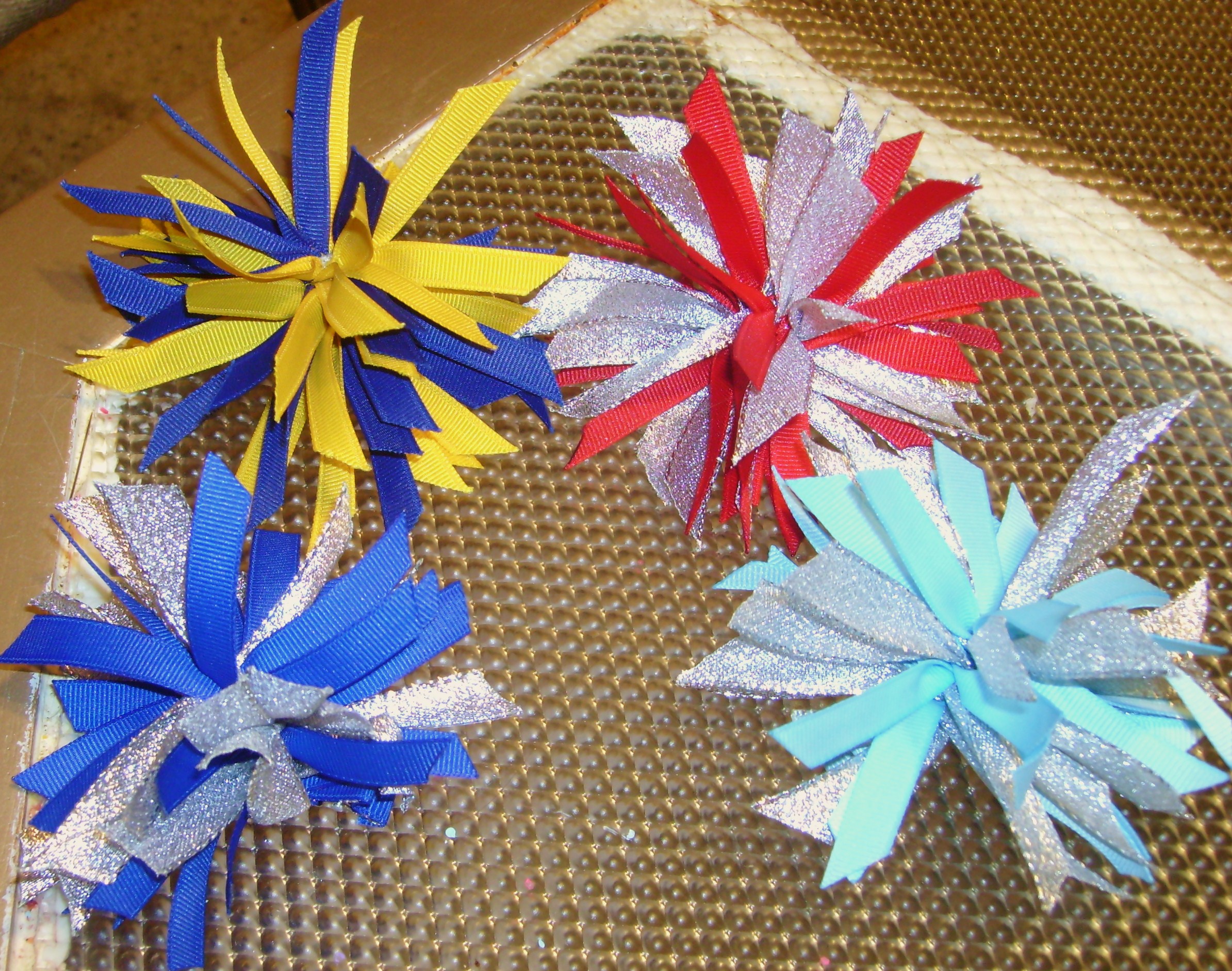 pom pom bows